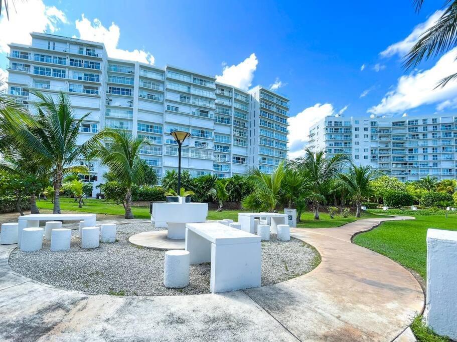 Punta Me Luxury Apartments Ocean View & Beach Front In Amara Cancún Zewnętrze zdjęcie